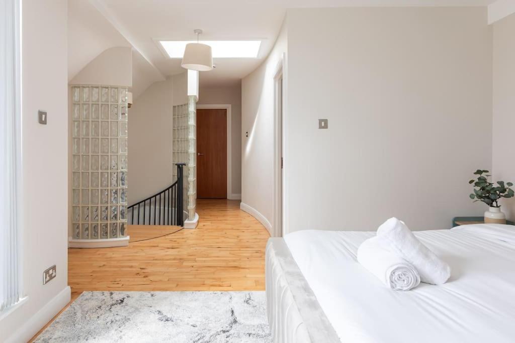 Modern Penthouse Apartment 2 Bed, 2 Bath Sleeps 6 City Centre Belfast Exterior foto